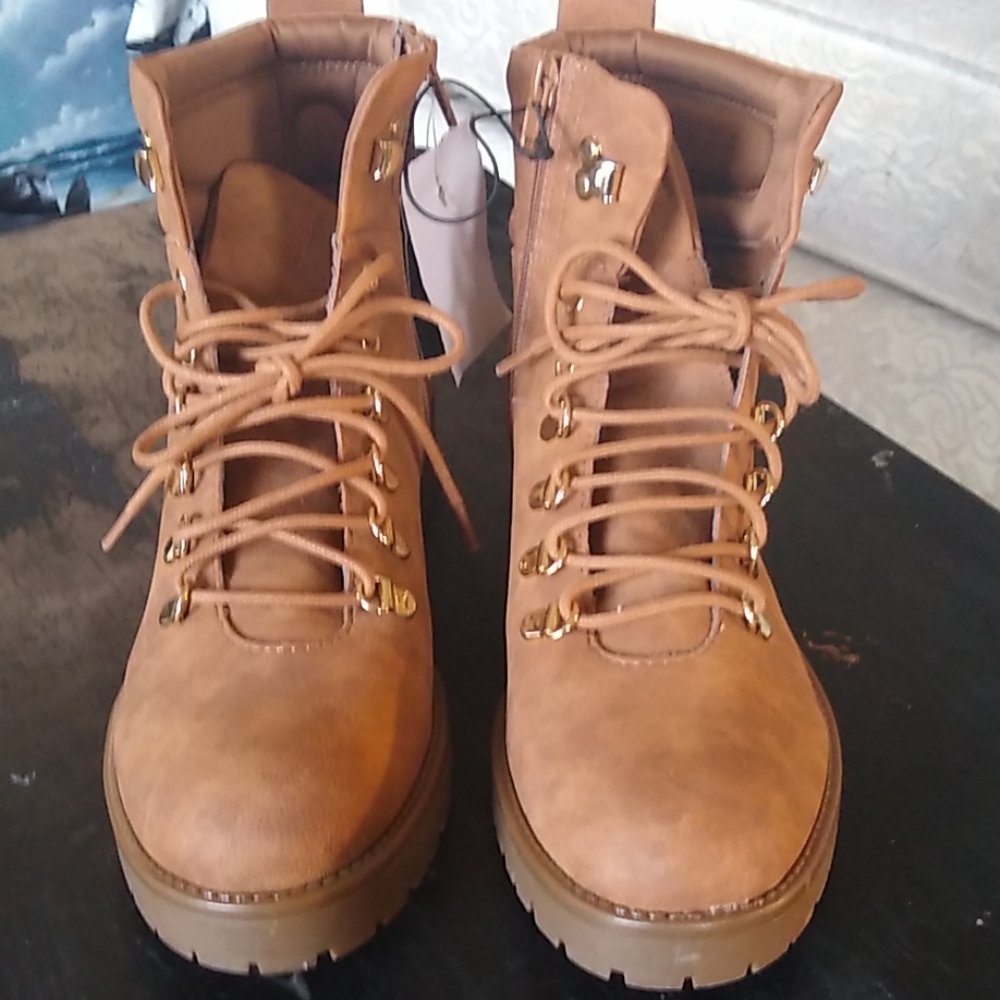 Guess Lace up boots